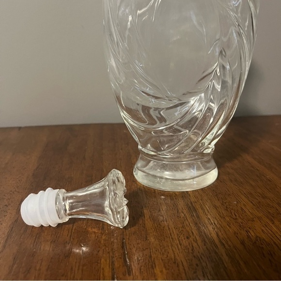 Vintage 1970s Italian Clear Glass Decanter Bottle with Stopper - Picture 7 of 12